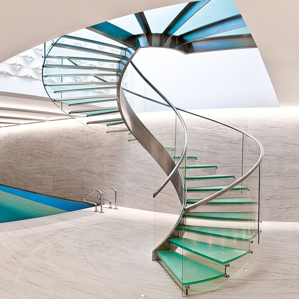 Ultra glass spiral staircase with stainless steel support 