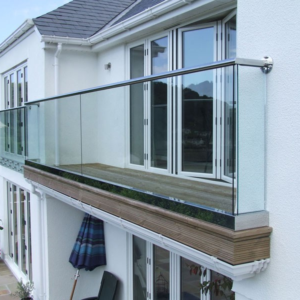 U CHANNEL glass rails on balcony 