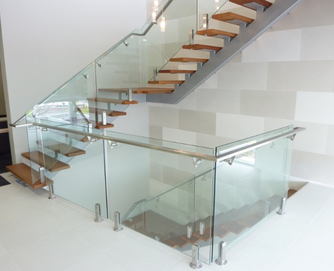stair spigot frameless glass balustrade with rectangle handrail 