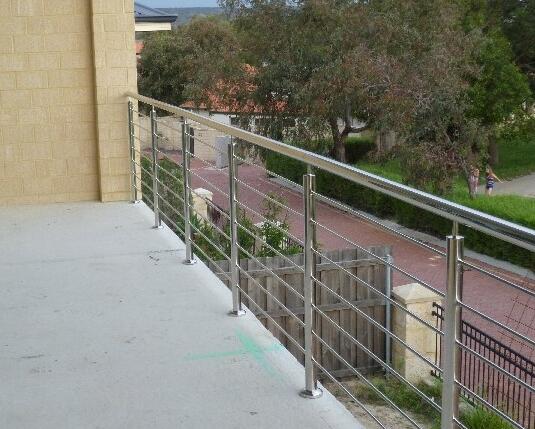 Horizontal Bar fence Design 