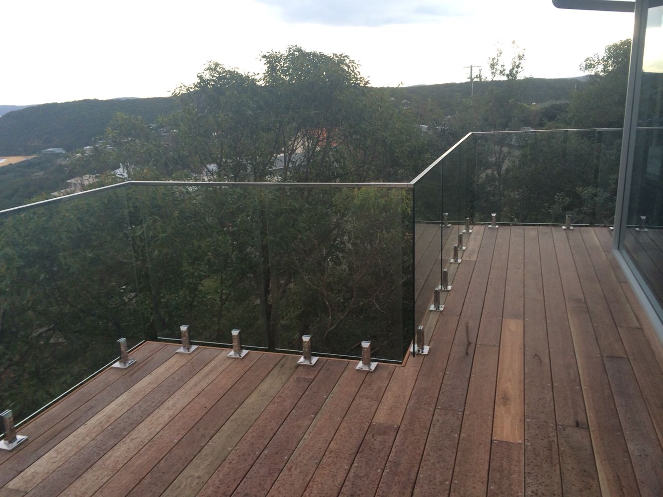 frameless glass railing with spigot